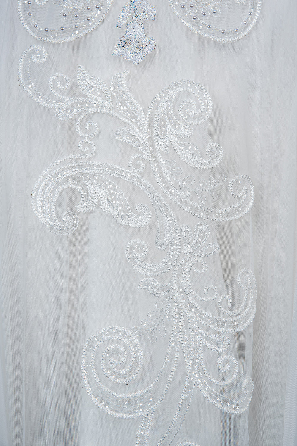 Elegant Long Sleeve Ruffled Ball Gown Wedding Dress Featuring Lace Appliques