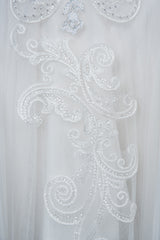 Elegant Long Sleeve Ruffled Ball Gown Wedding Dress Featuring Lace Appliques