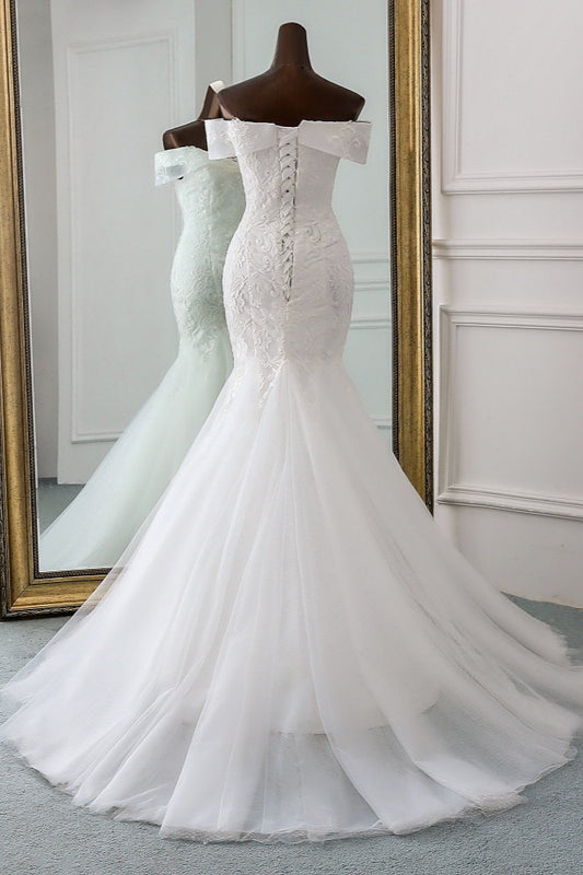 Elegant Off-The-Shoulder Mermaid Wedding Gown Featuring Tulle Lace