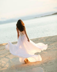 Elegant Sweetheart Lace A-line Wedding Dress with Appliques