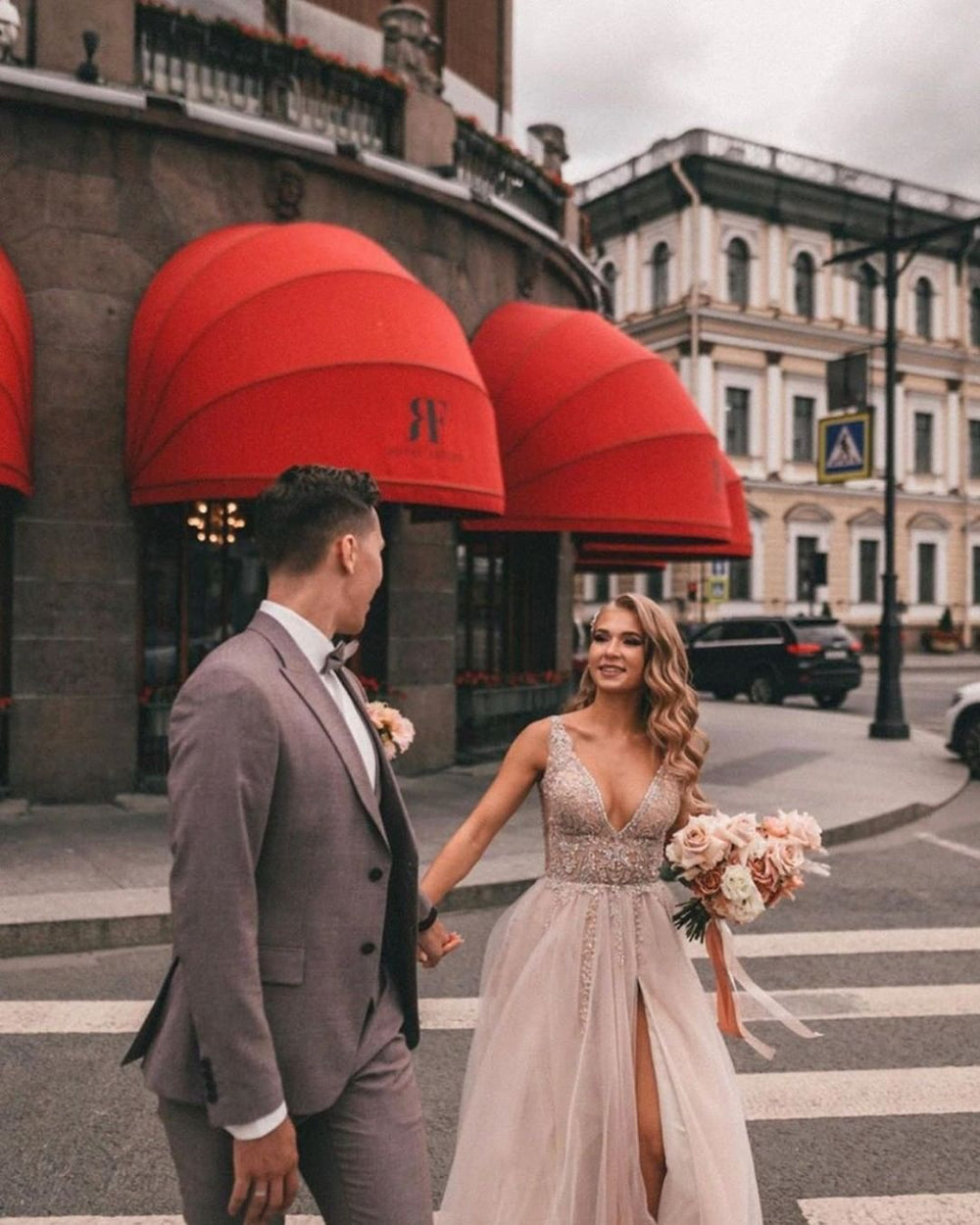 Boho Elegance: Long V-neck A-line Wedding Dress with Tulle Lace and Slit Appliques