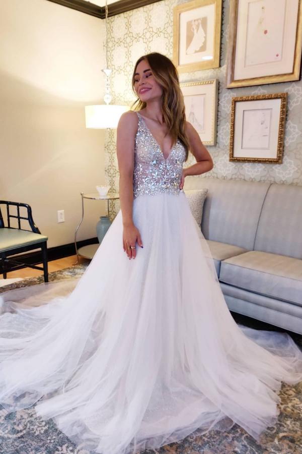 Open Back V-neck A-Line Tulle Wedding Dress in Elegant Style