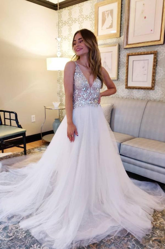 Open Back V-neck A-Line Tulle Wedding Dress in Elegant Style