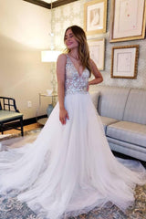 Open Back V-neck A-Line Tulle Wedding Dress in Elegant Style