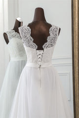 Long A-line Vintage Wedding Dress in Jewel Tulle with Lace Appliques