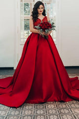 Princess Wedding Dresses in Elegant Long Satin with V-neck and Lace