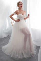 Elegant Long Tulle Wedding Dress with Off-the-Shoulder Design