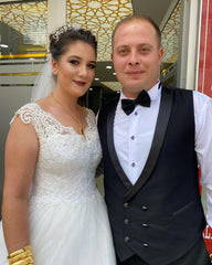 Elegant V-neck A-line Bridal Gown in Lace and Tulle