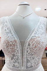 Elegant A-Line Lace Wedding Gowns with Open Back and Tulle Appliques