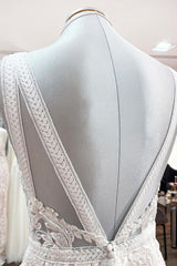 Elegant Open Back Sleeveless A-line Tulle Wedding Dresses with Lace Appliques