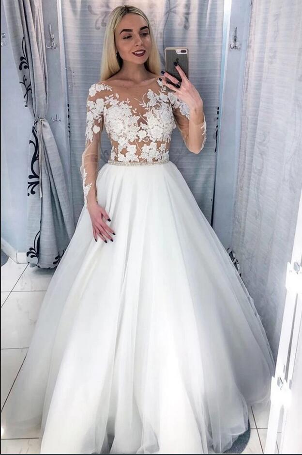 Elegant Floor-length A-Line Wedding Gown with Bateau Neckline and Lace Appliques