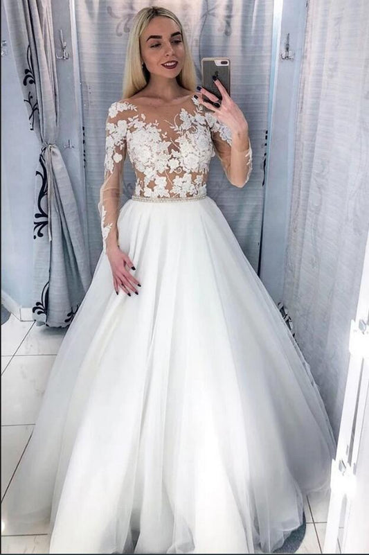 Elegant Floor-length A-Line Wedding Gown with Bateau Neckline and Lace Appliques