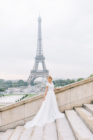 Elegant White V-Neck Chiffon A-line Bridal Gown with Lace and Cap Sleeves