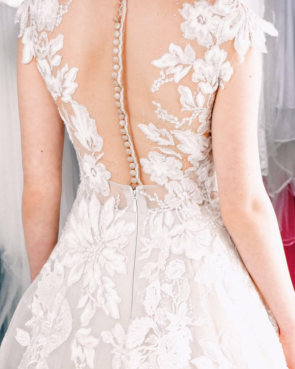 Elegant A-Line Pearl Tulle Wedding Dress with Bateau Neckline and Lace Appliques