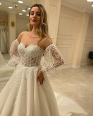 Elegant Sweetheart A-Line Wedding Dress with Backless Design and Lace Appliques