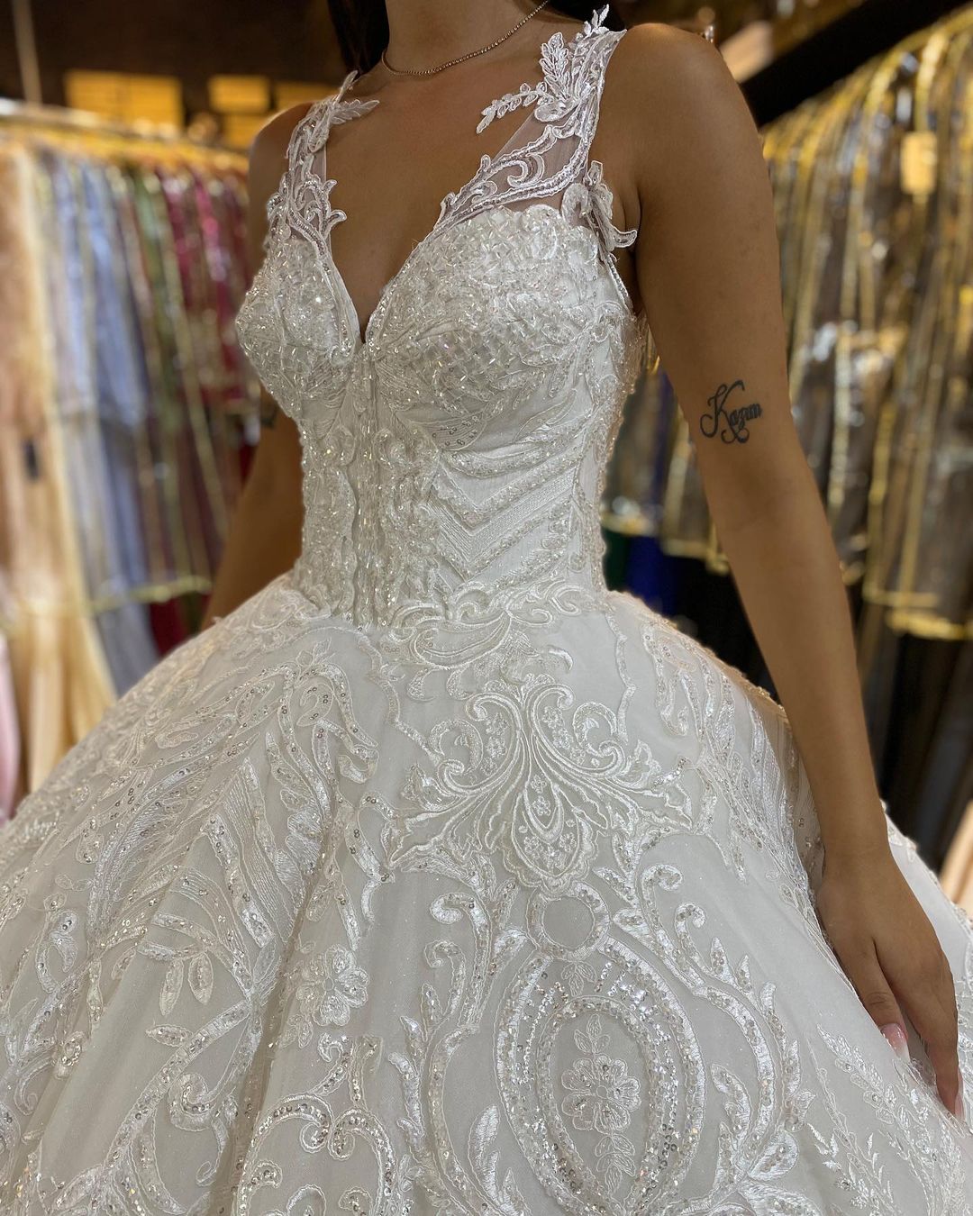 V-neck Applique Lace Wedding Dress with Backless Modern Floor-length Train