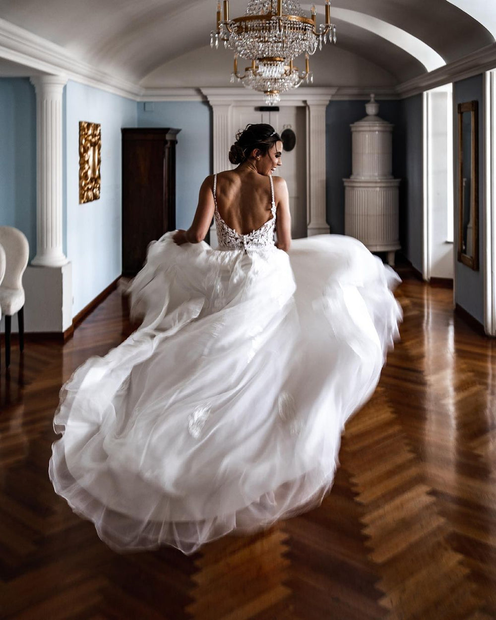 Elegant A-line Tulle Wedding Dress with Spaghetti Straps and Lace