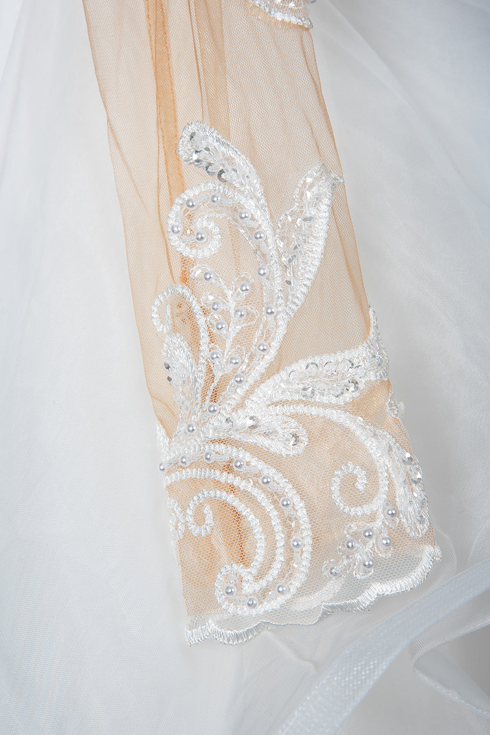 Elegant Long Sleeve Ruffled Ball Gown Wedding Dress Featuring Lace Appliques