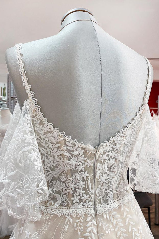Elegant Sweetheart Tulle Wedding Dress with Long A-line Sleeves and Lace Appliques
