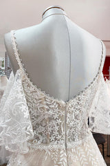 Elegant Sweetheart Tulle Wedding Dress with Long A-line Sleeves and Lace Appliques