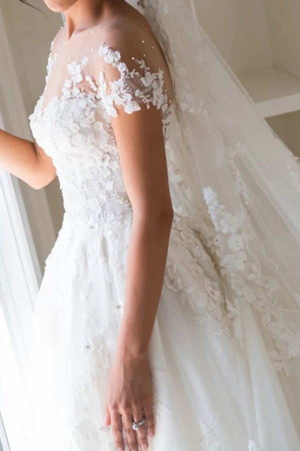 Elegant Beaded Applique Bridal Gowns Featuring Tulle