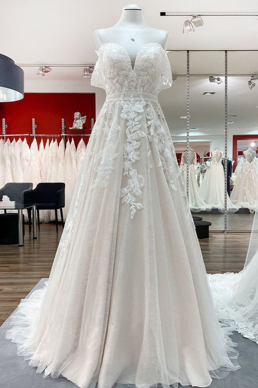 Elegant Off-the-shoulder A-line Wedding Dress in Tulle Lace with Appliques