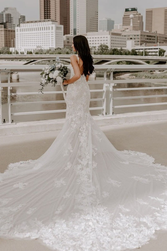 Elegant Long Mermaid Wedding Dress with Spaghetti Straps, V-neck, and Lace
