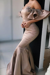 Chic Off-The-Shoulder Sweetheart Mermaid Prom Dress With Appliques