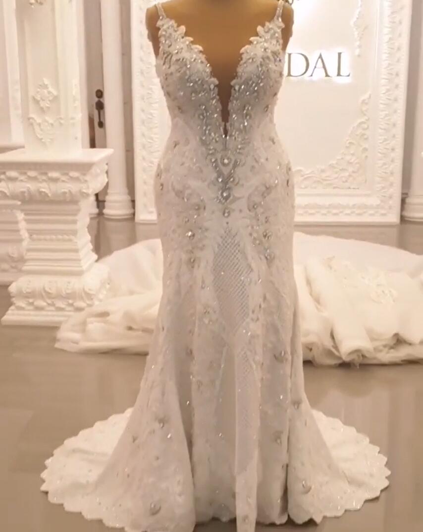 Sweetheart Backless Wedding Dress with Elegant Spaghetti Straps and A-line Appliques Lace