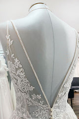 Elegant A-Line Wedding Gown with Long V-Neck and Lace Tulle Spaghetti Straps