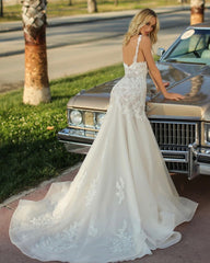 Elegant Backless Mermaid Wedding Gown with Sweetheart Neckline and Lace Details
