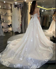 Elegant Off-the-Shoulder A-line Tulle Gown Featuring Lace Appliques