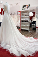 Elegant Sleeveless A-line Tulle Wedding Dress with Ruffles and Lace Appliques