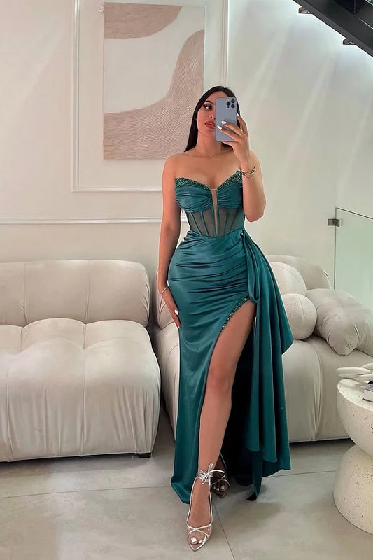 Red Strapless Sleeveless Deep V-Neck Beads Prom Dress