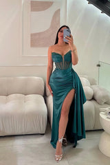 Red Strapless Sleeveless Deep V-Neck Beads Prom Dress