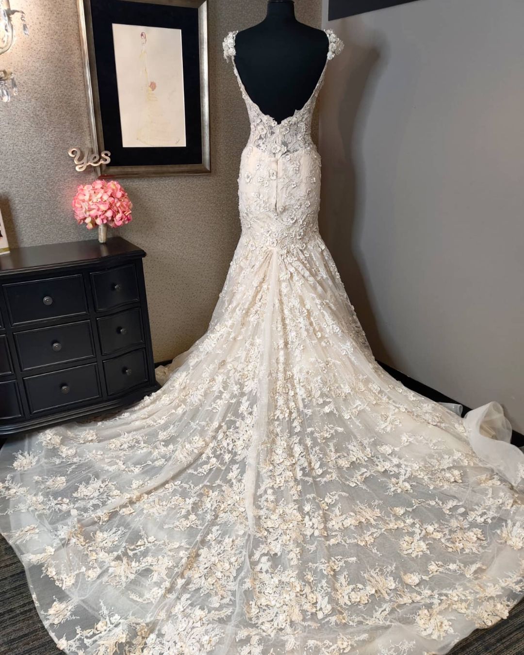 Sweetheart Mermaid Wedding Dress in Elegant Lace with Backless Design