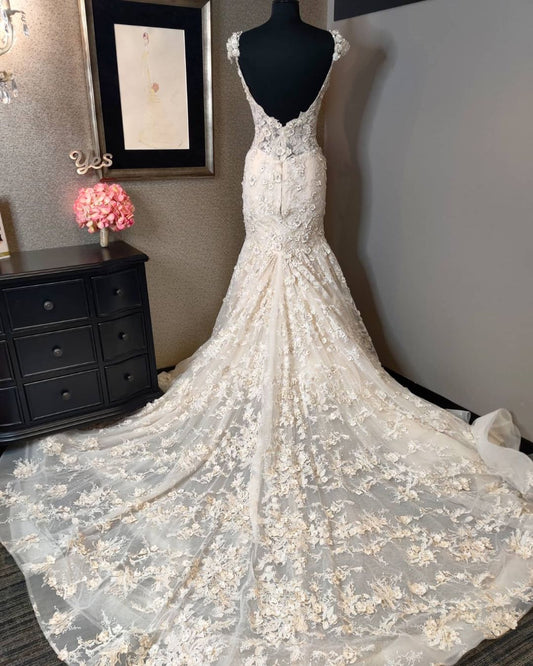 Sweetheart Mermaid Wedding Dress in Elegant Lace with Backless Design