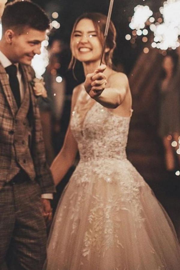 Elegant V-neck A-line Wedding Gown with Tulle Lace and Spaghetti Straps