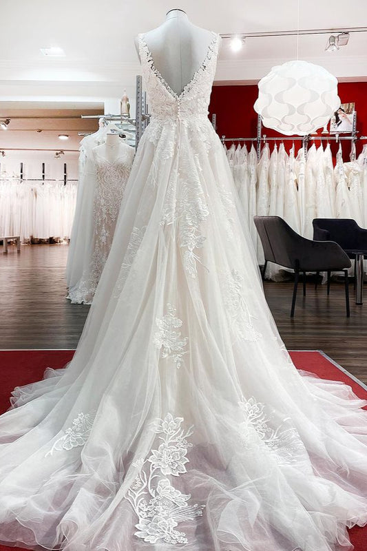 Long A-line Vintage Wedding Dresses With V-Neck, Open Back, and Lace Ruffles in Tulle