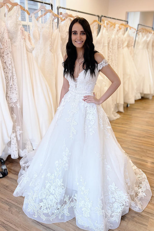 Elegant Sweetheart Wedding Dress with Off-the-Shoulder Neckline and A-Line Lace Appliques