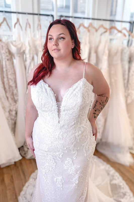Elegant Backless Mermaid Wedding Gown with Spaghetti Straps and Lace Appliques