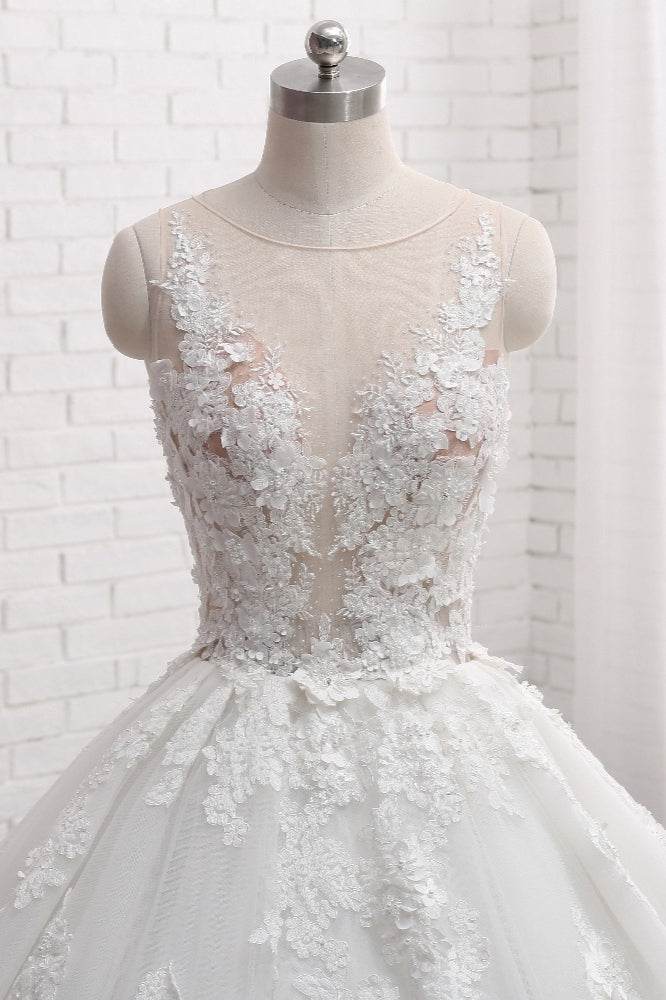 Elegant Sleeveless Tulle Wedding Dress with Lace Appliques and Train
