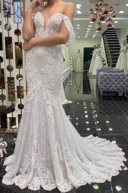 Elegant Off-the-shoulder Mermaid Bridal Gown in Tulle Lace