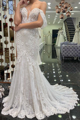 Elegant Off-the-shoulder Mermaid Bridal Gown in Tulle Lace