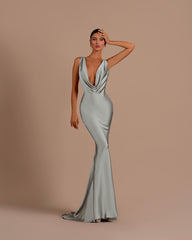Champagne Deep V-neck Mermaid Prom Dress ¨C Slimming Long Evening Gown | Tuddos