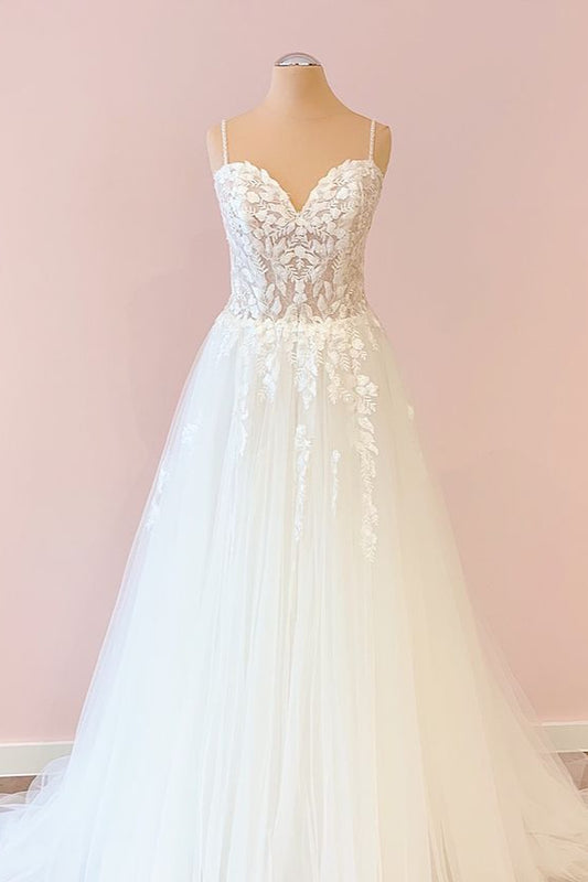 Sweetheart A-Line Wedding Dress with Spaghetti Straps and Lace Appliques in Simple Tulle