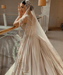 Elegant Sweetheart Pearl Wedding Dress with Long Sleeves in Satin and Beadings