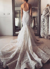 Elegant Backless Mermaid Wedding Gown with Sweetheart Neckline and Lace Appliques