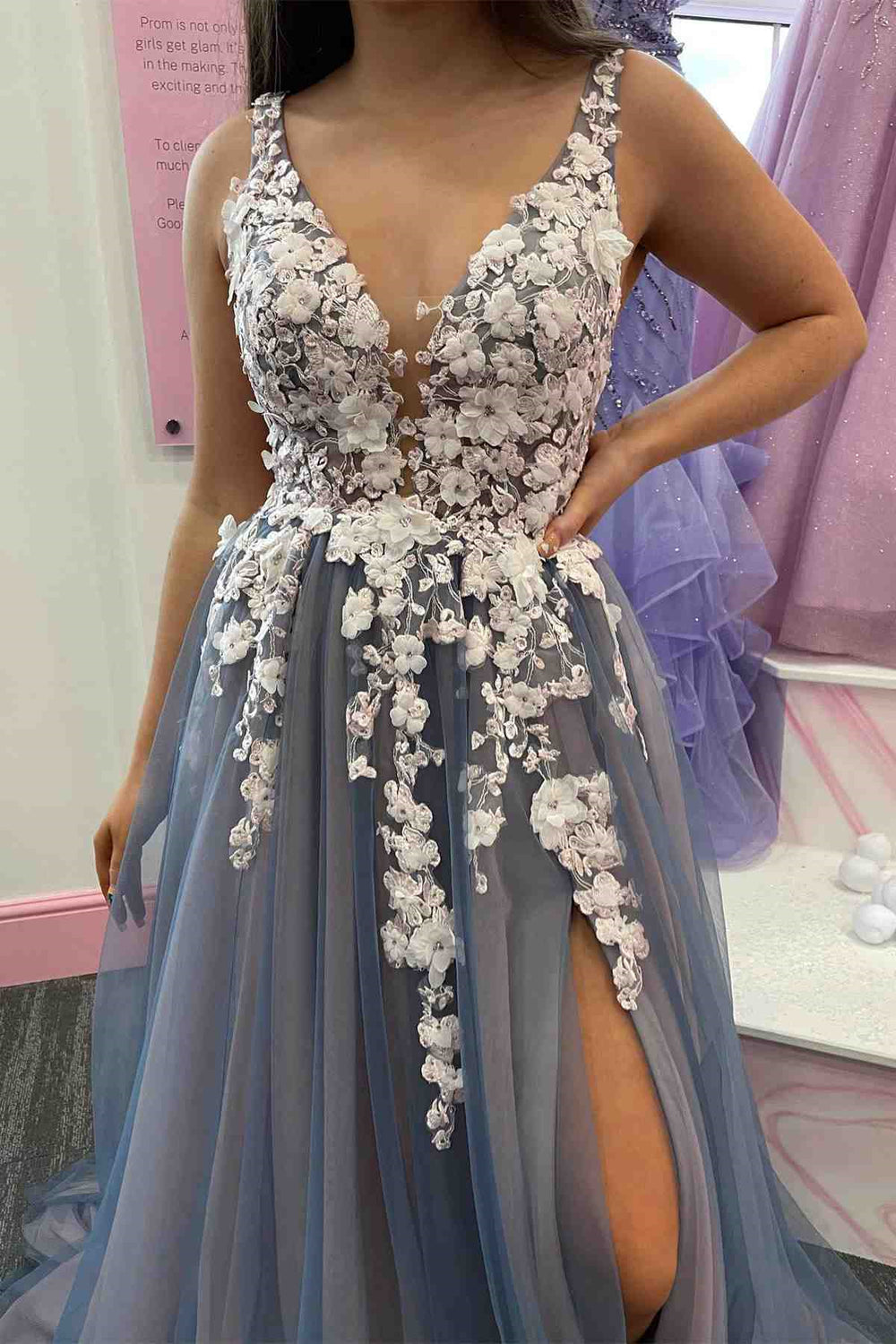 Gorgeous V-Neck Sleeveless A-line Prom Dress Appliques With Split