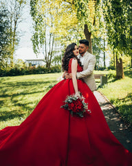 Princess Wedding Dresses in Elegant Long Satin with V-neck and Lace